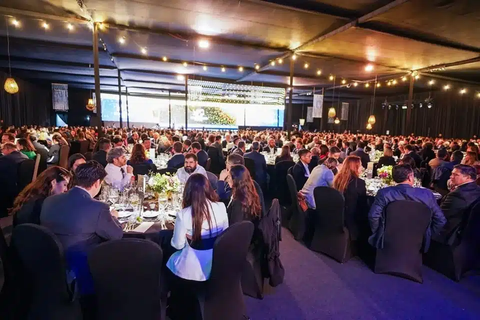 La Cena de Negocios Mineros 2024 se celebró en el marco del mes de la Minería y la conmemoración de los 80 años de la Asociación de Industriales de Antofagasta (AIA).